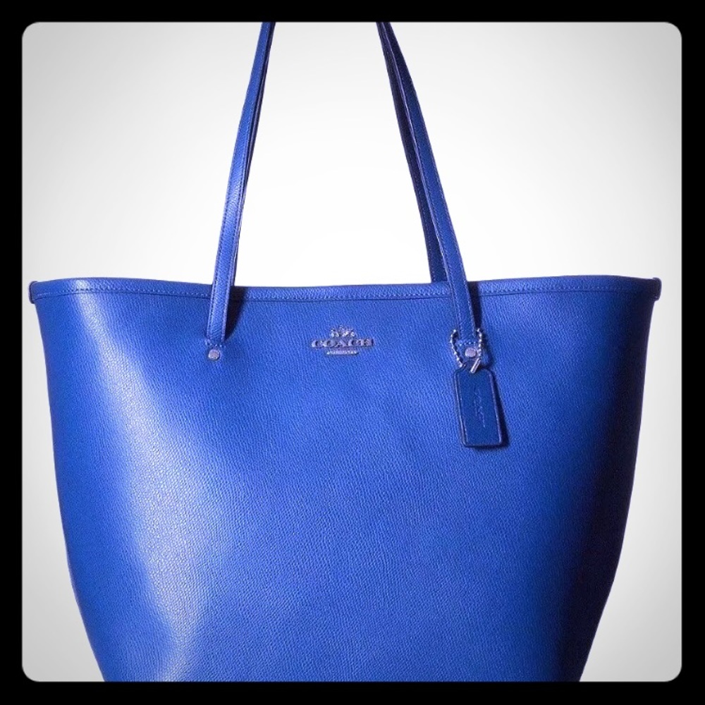 Coach Authentic Tote w/ Cosmetic bag  Retail $350